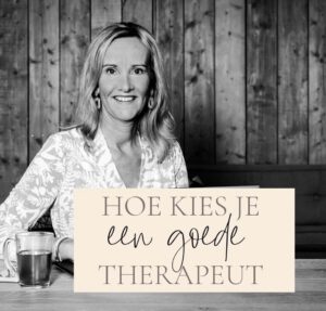 Ilse van Asperen, orthomoleculair therapeut, met laptop